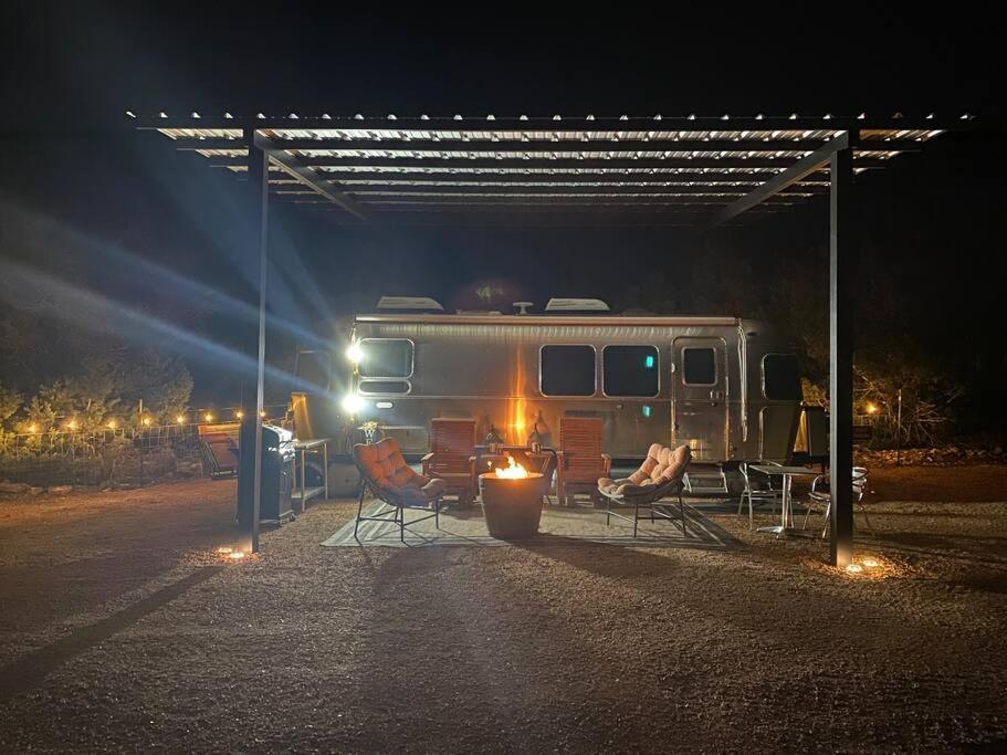 Airstream Alfresco Hotel Fredericksburg Bagian luar foto